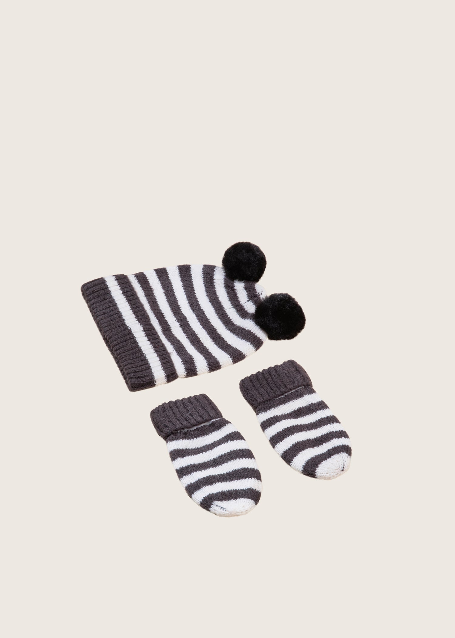 Knitted Pom Pom Hat TGHAC18