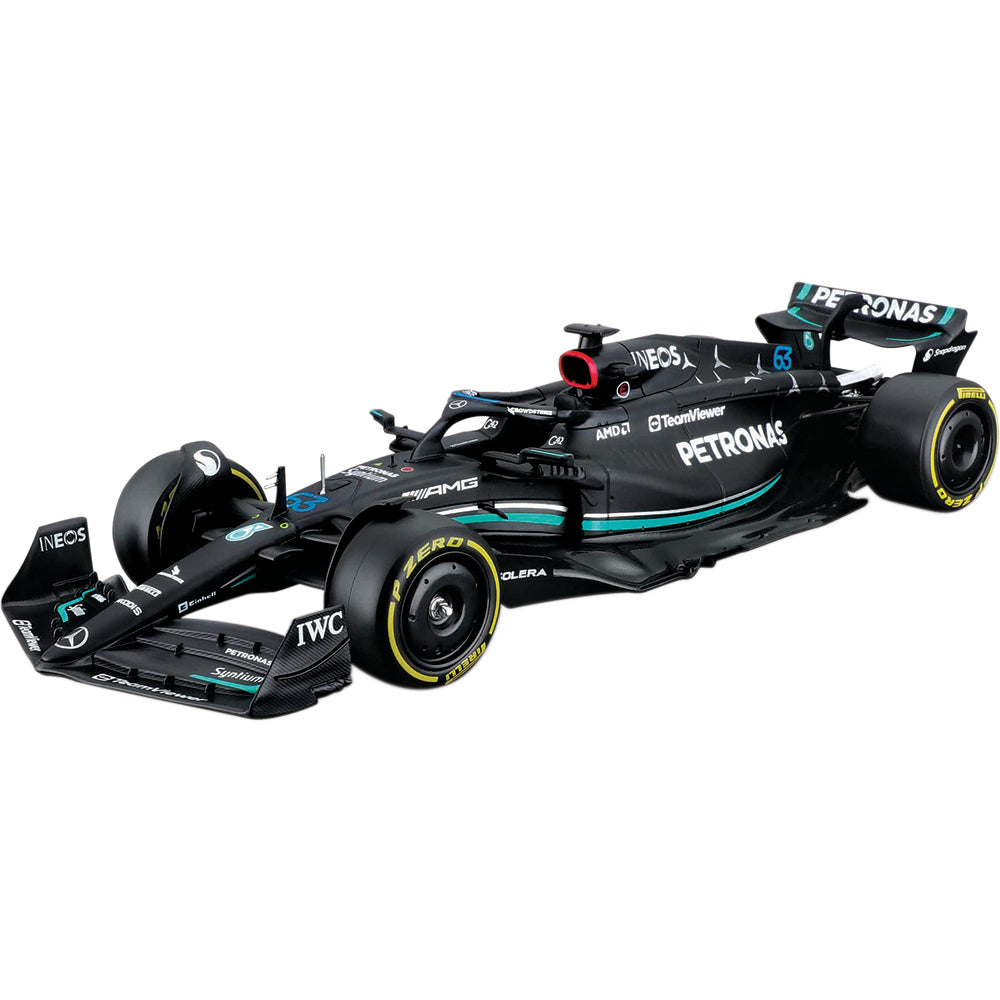 Maisto 1:24 Mercedes Petronas W14E with Figure (Hamilton)
