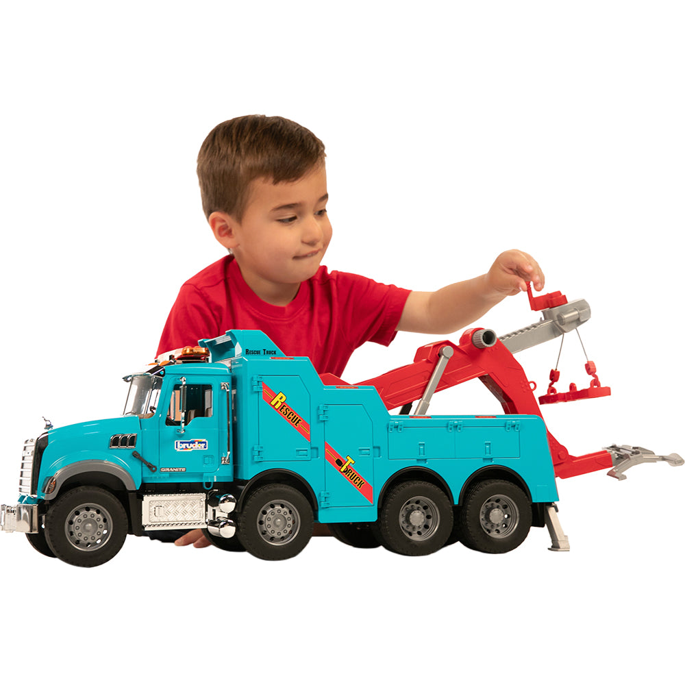 Bruder MACK Granite L&S Heavy Tow Truck