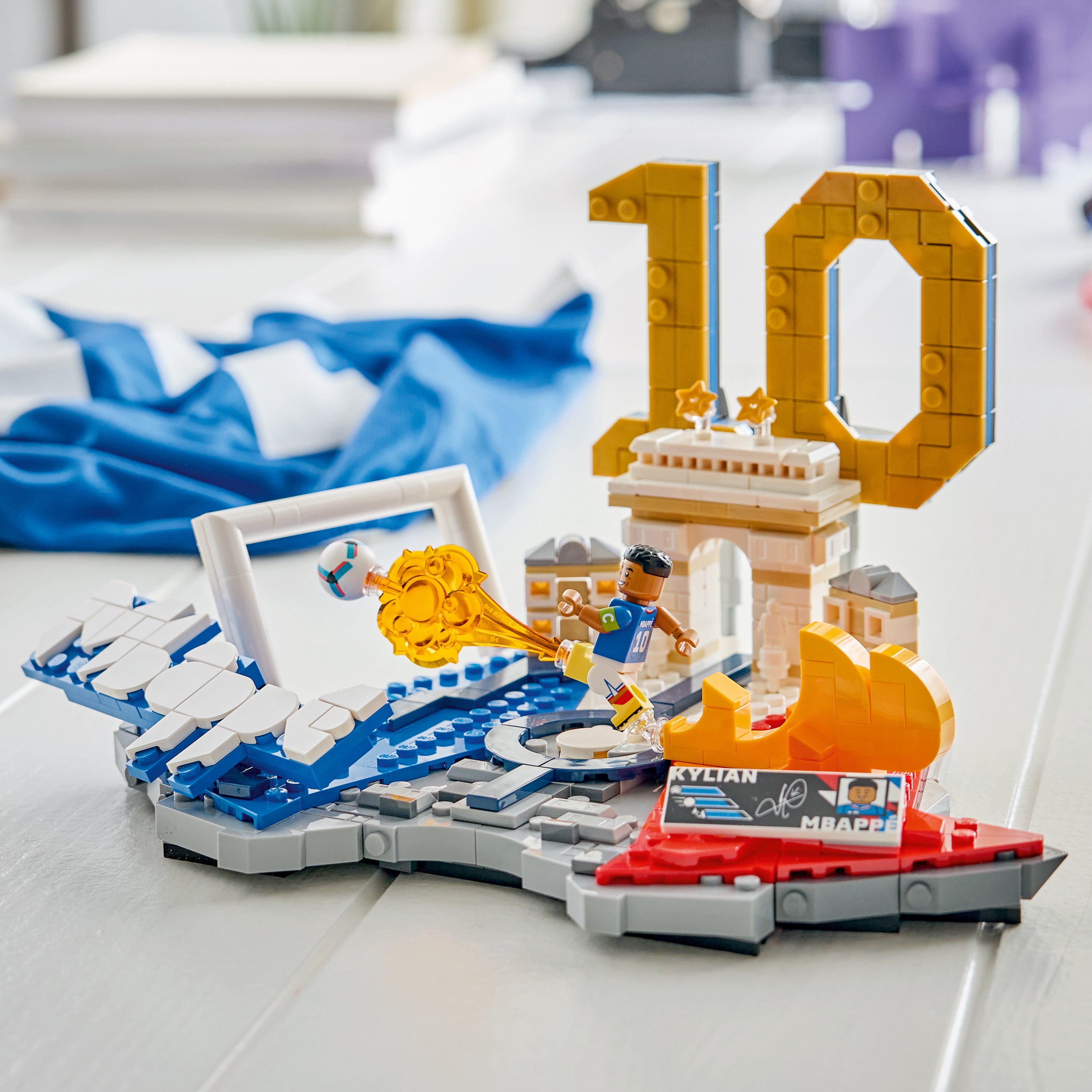 LEGO Editions Kylian Mbappé – Soccer Highlights 43013