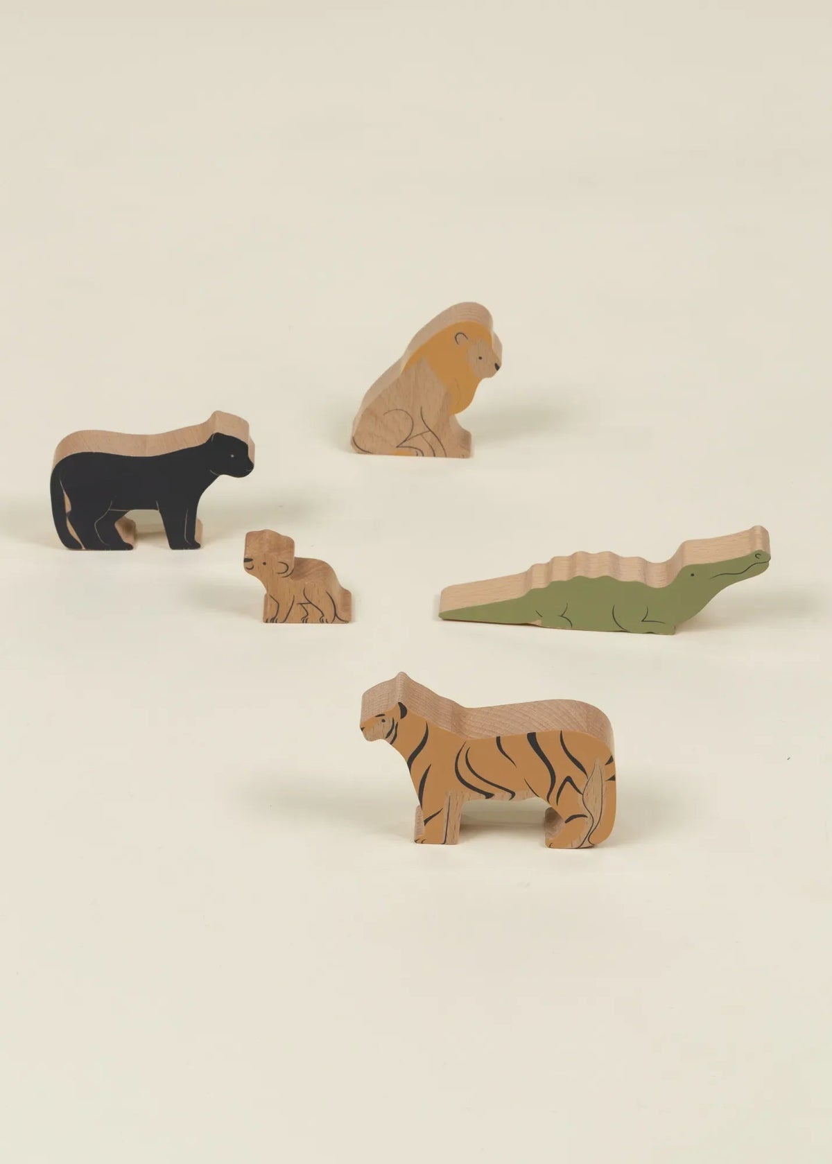 255863__02_Set_of_5_Savannah_Predators_on_Wooden_Plate