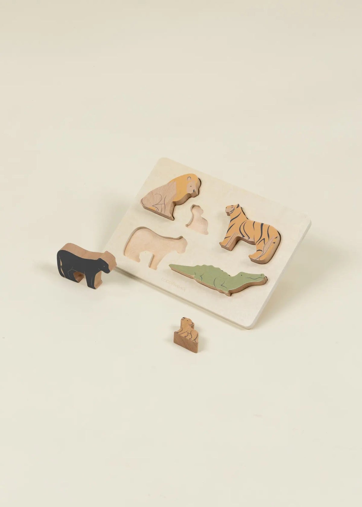 255863__Set_of_5_Savannah_Predators_on_Wooden_Plate