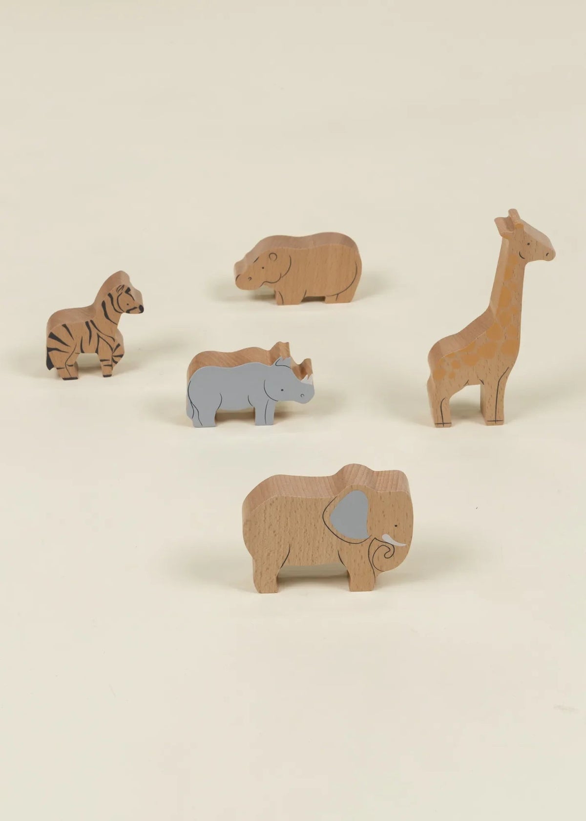 255940__04_Set_of_5_Savannah_Herbivores_on_Wooden_Plate