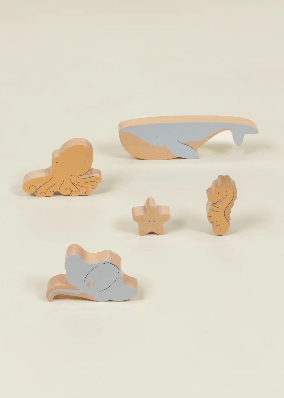255942__02_Set_of_5_Sea_Animals_on_Wooden_Plate