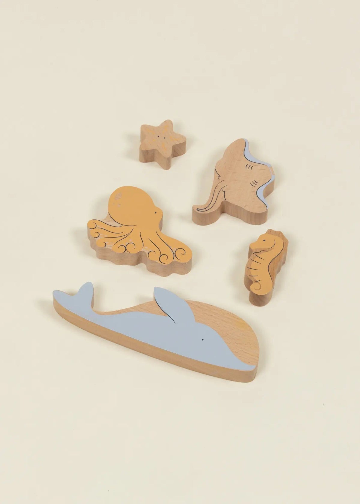 255942__03_Set_of_5_Sea_Animals_on_Wooden_Plate