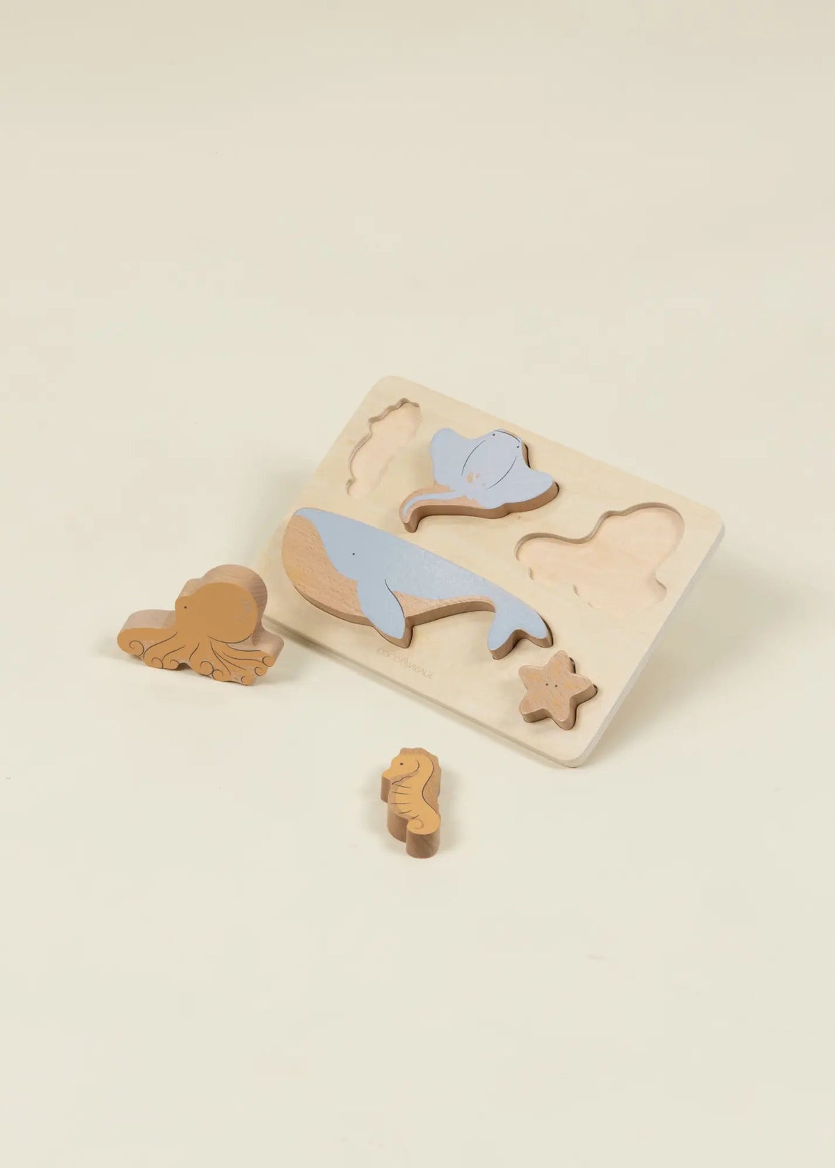 255942__Set_of_5_Sea_Animals_on_Wooden_Plate