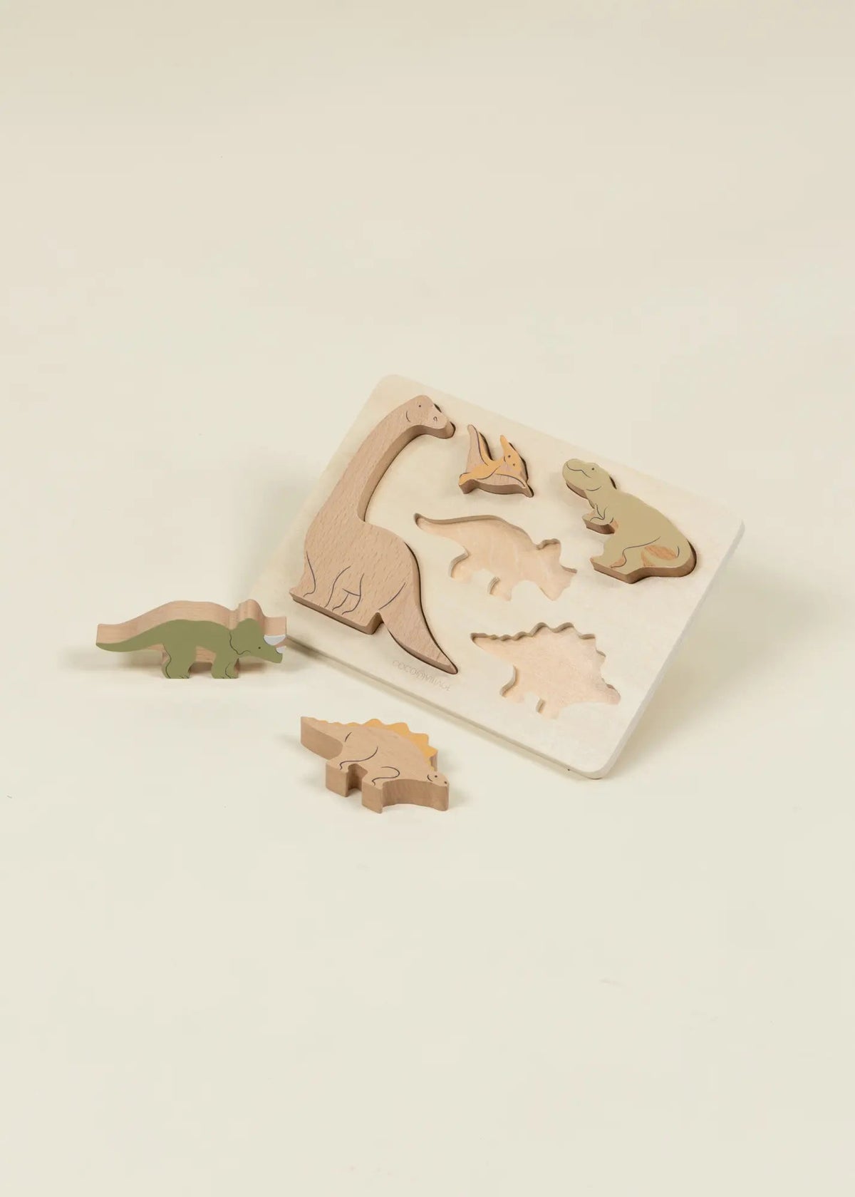 255943__Set_of_5_Dinosaurs_on_Wooden_Plate
