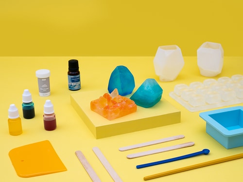 KiwiCo-Crystal Ombre Soap Making