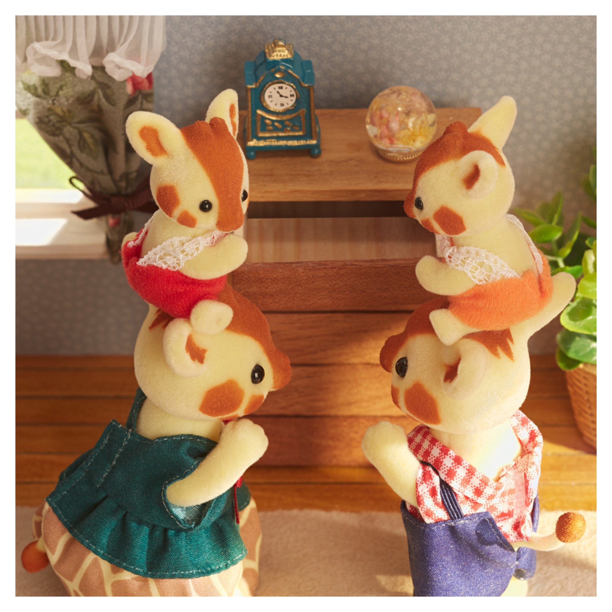 Calico Critters Highbranch Giraffe Family - Mastermind Toys___249220