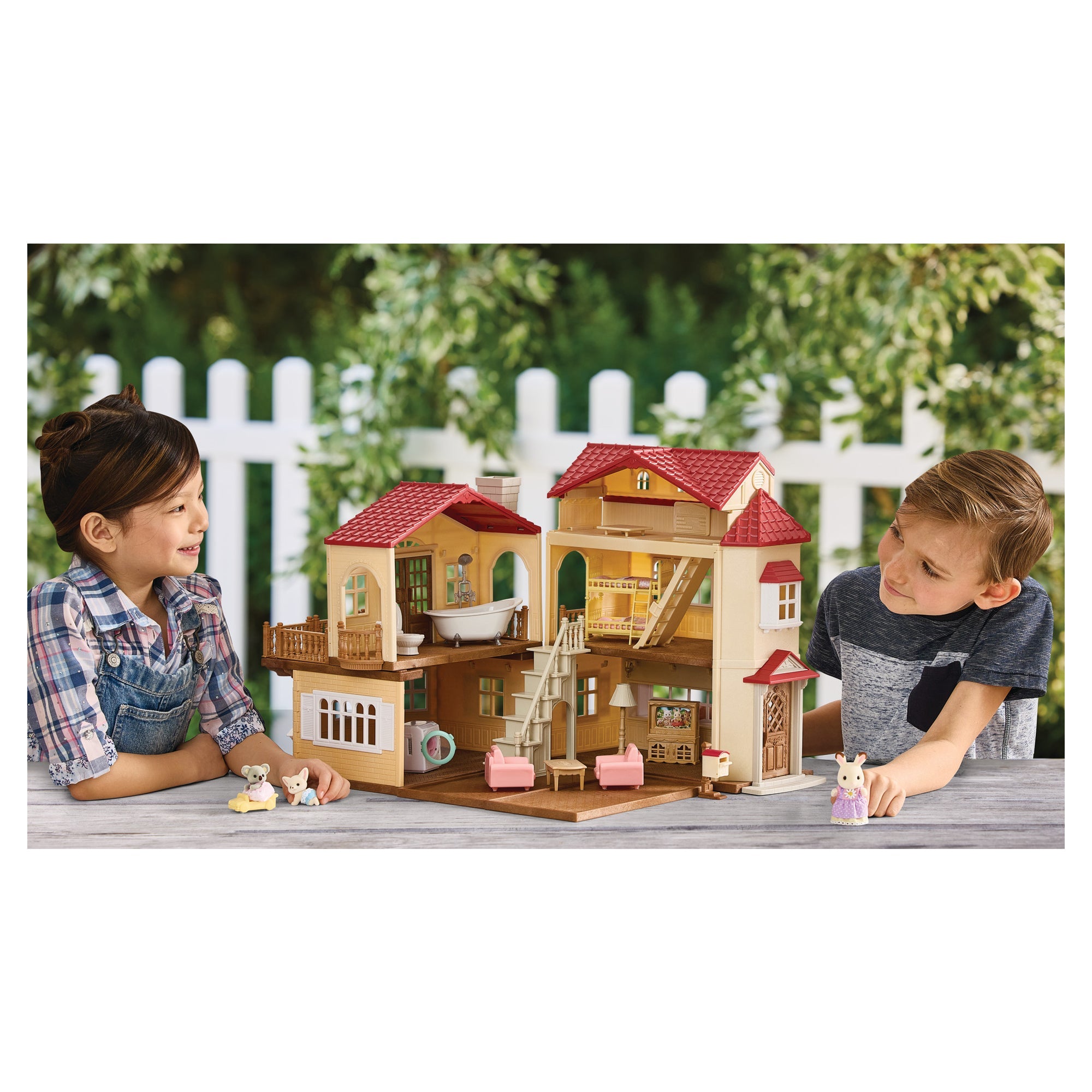 Calico Critters Red Roof Country Home Gift Set - Mastermind Toys___249227