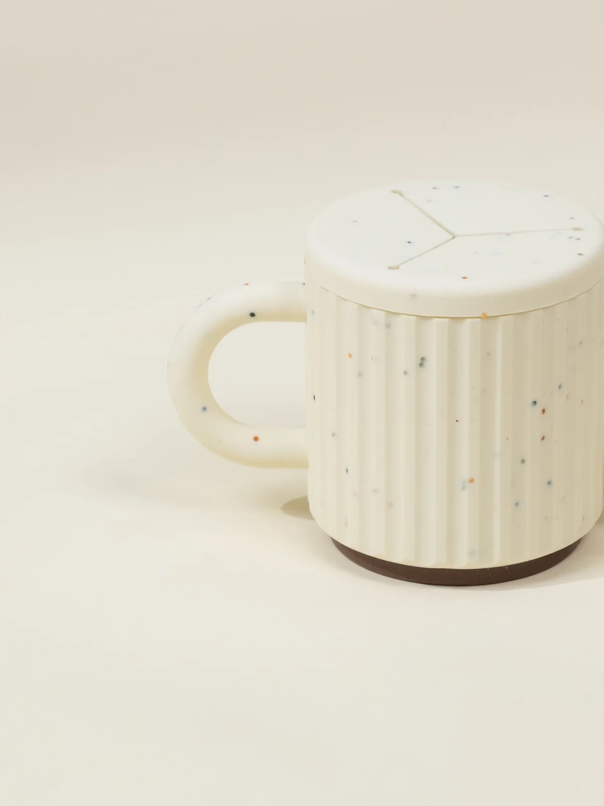 Coco Village Silicone Snack Cup w/ Handles–Pottery Coll - Mastermind Toys___249911