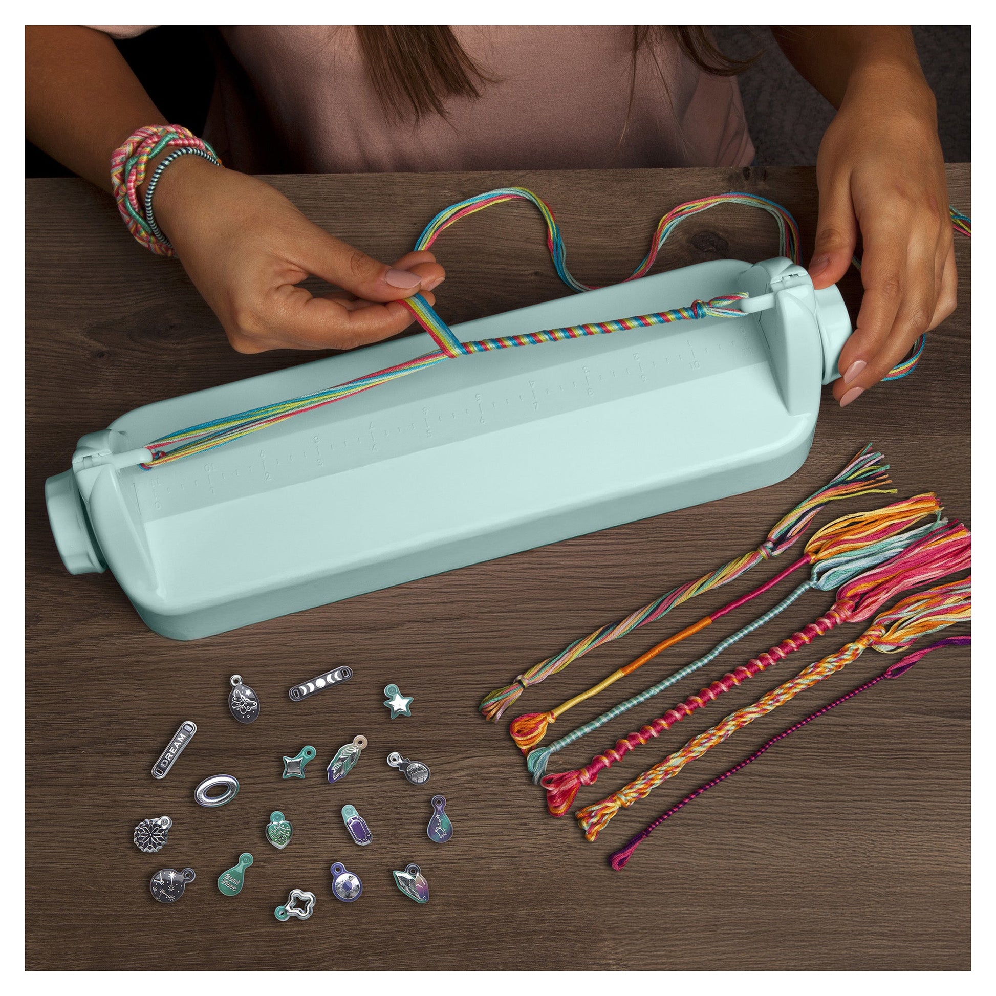 Exclusive Loopdedo Friendship Bracelet Maker - Mastermind Toys___247019