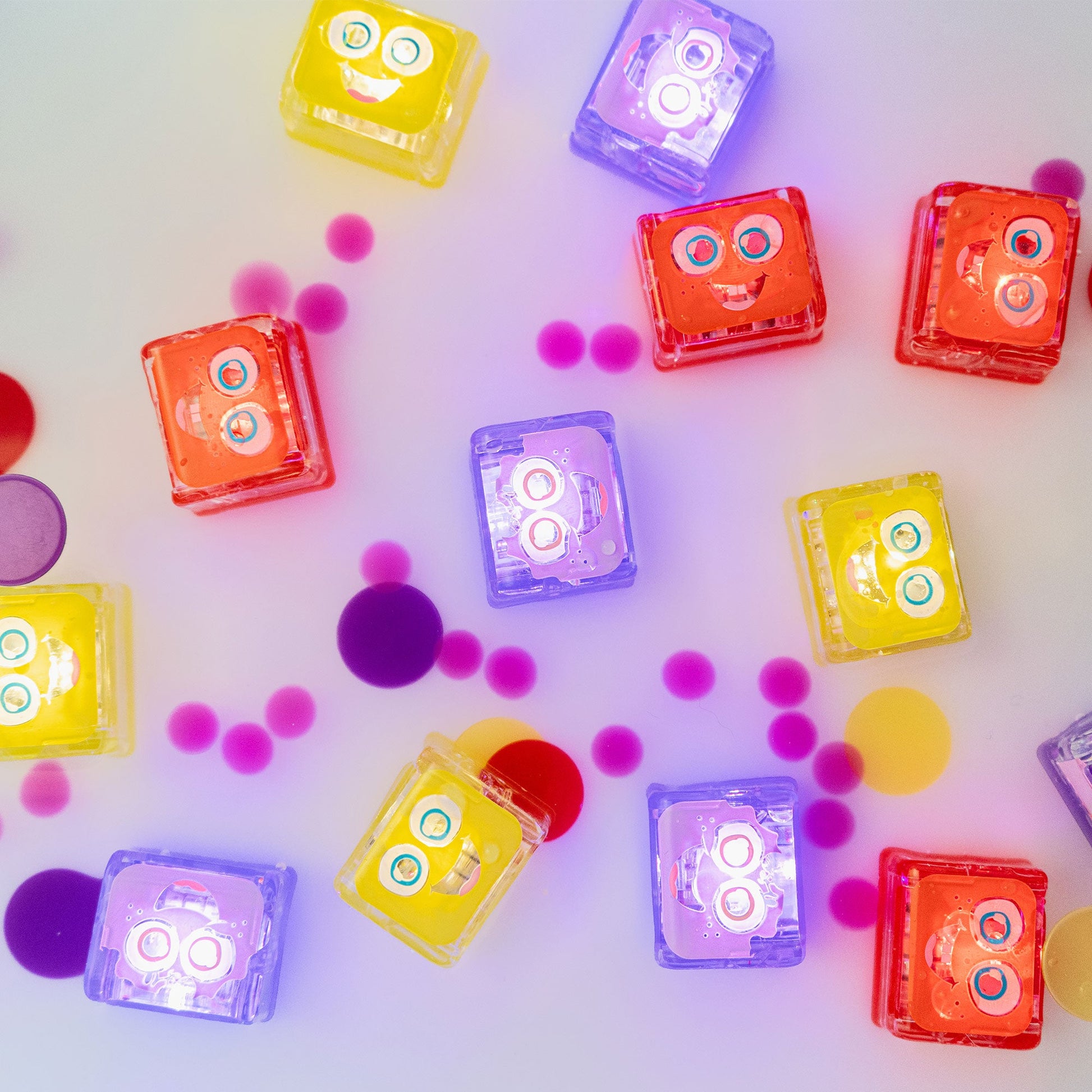 Glo Pals - Light Up Cubes 4pk - Sammy - Red - Mastermind Toys___255571