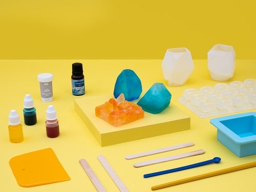 KiwiCo-Crystal Ombre Soap Making - Mastermind Toys___256187
