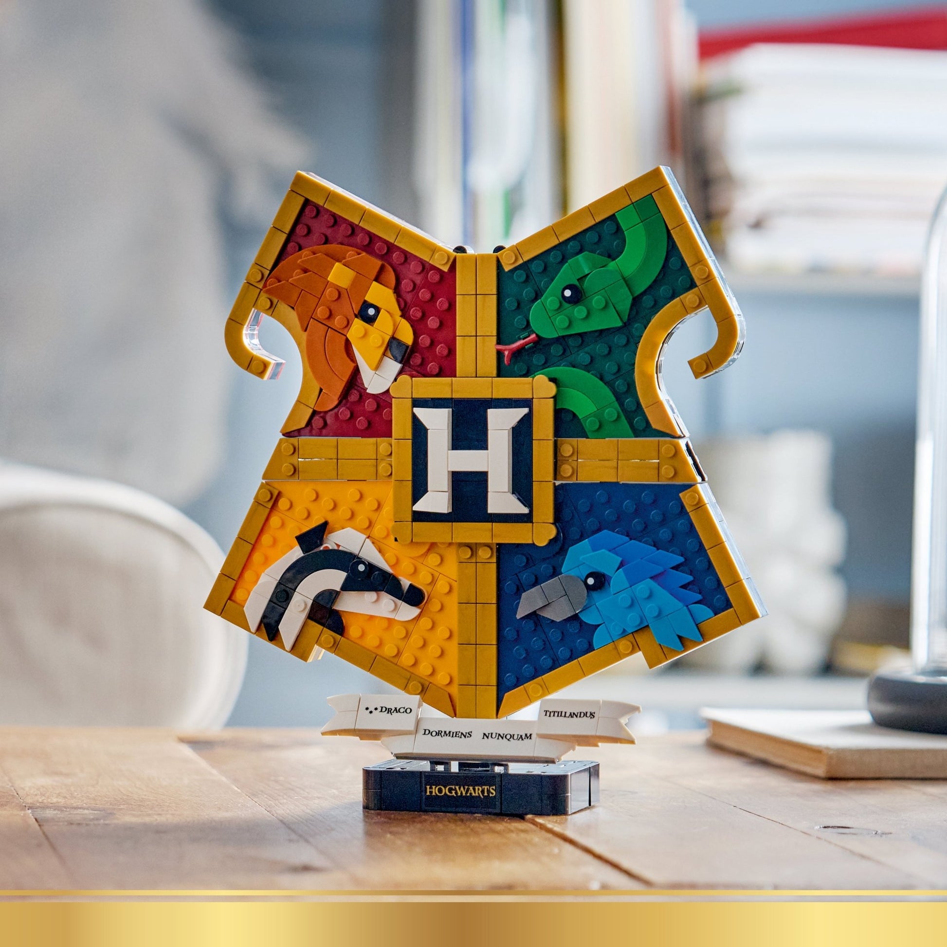 LEGO Harry Potter Hogwarts House Crest 76462 - Mastermind Toys___253902