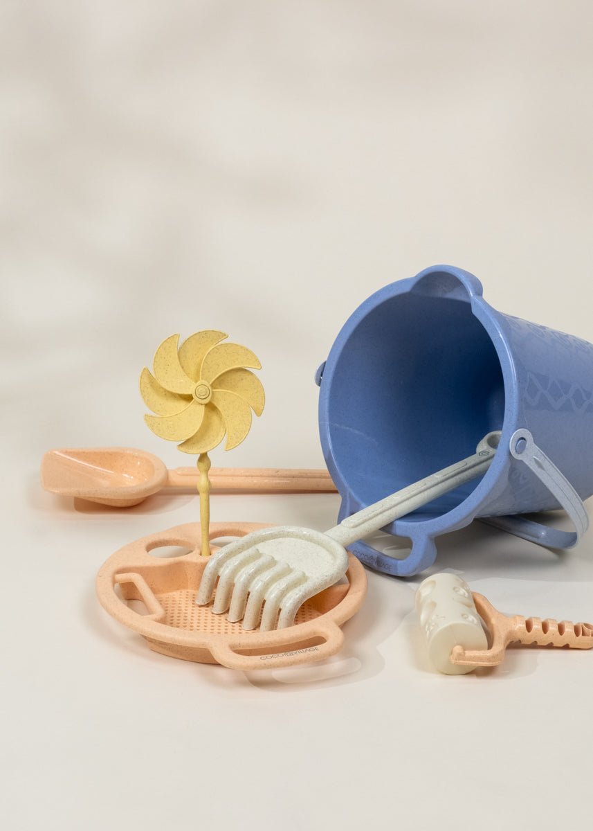 Oversized 6 - Piece Wheat Straw Sand Toy Set – Bucket & Accessories - Mastermind Toys___249992