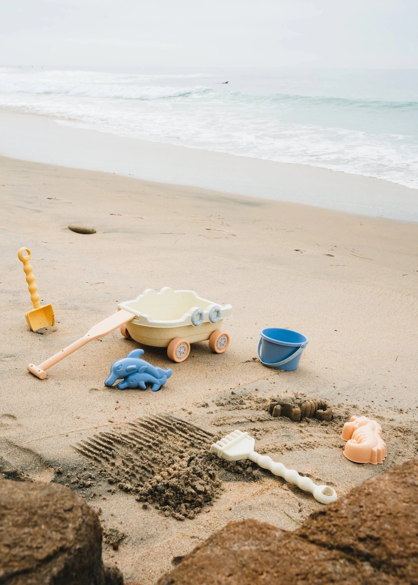 Oversized 6 - Piece Wheat Straw Sand Toy Set – Wagon & Accessories - Mastermind Toys___249993